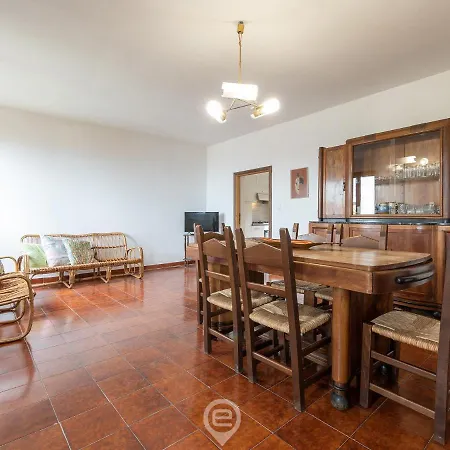 House Francesca - Near The Beach Holiday home *